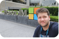 Zdjęcie przed siedzibą Microsoft