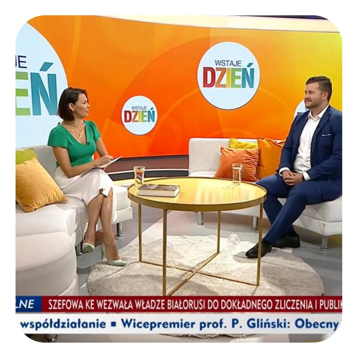 Wywiad w studio programu śniadaniowego — ekspert IT rozmawia z prowadzącą