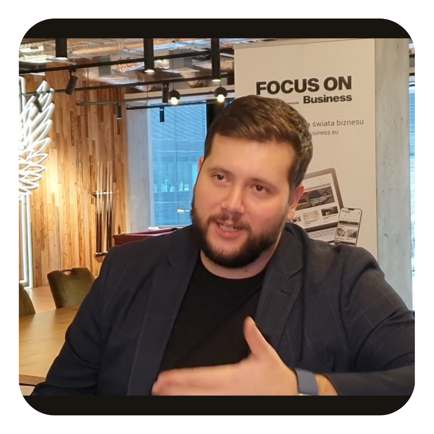 Wywiad biznesowy w biurze — ekspert IT dla FOCUS ON Business